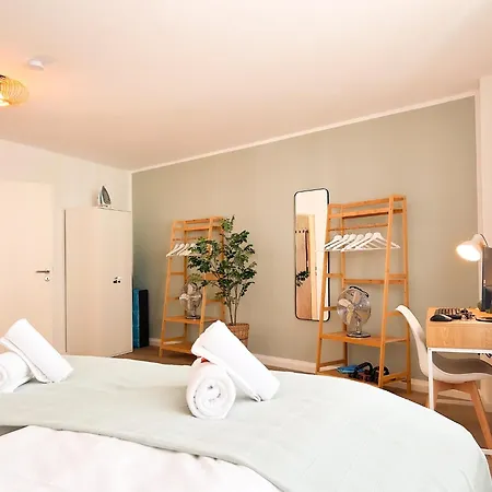 Apartment Familien Freundlich, 2 Kingsizebetten, Naehe Altstadt Und Dom